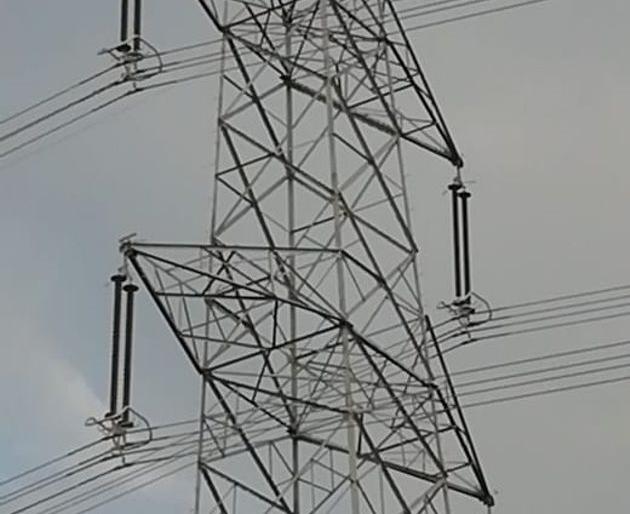 The demand for Maratha reservation is mounted on the tower of two hundred feet high | दोनशे फूट उंचीच्या टॉवरवर चढून मराठा आरक्षणाची मागणी The demand for Maratha reservation is mounted on the tower of two hundred feet high | दोनशे फूट उंचीच्या टॉवरवर चढून मराठा आरक्षणाची मागणी