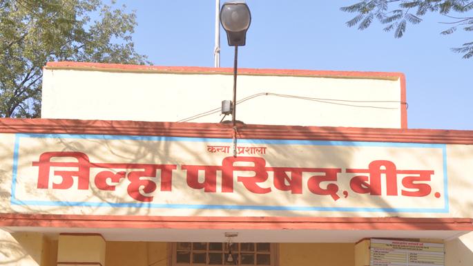 ZP did not present the scarcity plan; District Magistrates sent a letter to the magistrate | जि.प.ने टंचाई आराखडाच सादर केला नाही; जिल्हाधिकाऱ्यांनी पाठवले अर्धशासकीय पत्र