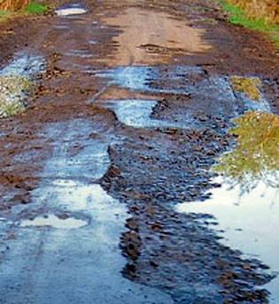 Khadech Khade on Mahalgaon Nakadongri Road | महालगाव नाकाडोंगरी मार्गावर खड्डेच खड्डे Khadech Khade on Mahalgaon Nakadongri Road | महालगाव नाकाडोंगरी मार्गावर खड्डेच खड्डे