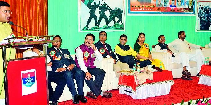 For the Ex-Servicemen's House, it will provide Rs | माजी सैनिकांच्या सभागृहासाठी २० लाखांचा निधी देणार For the Ex-Servicemen's House, it will provide Rs | माजी सैनिकांच्या सभागृहासाठी २० लाखांचा निधी देणार