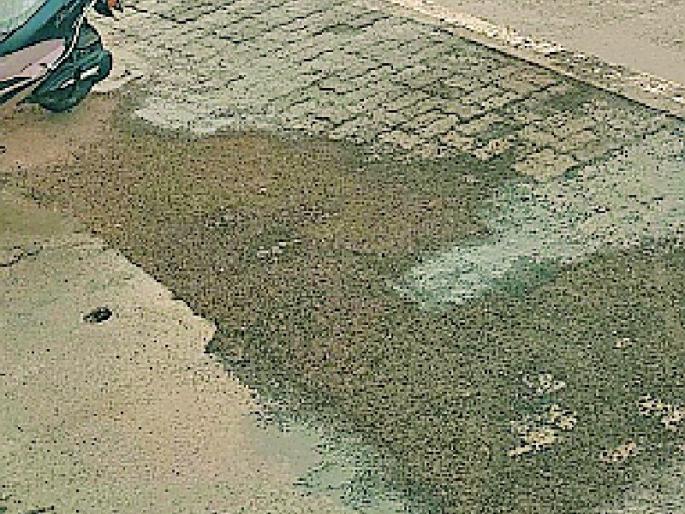 Untimely rains hit the district again | जिल्ह्याला पुन्हा अवकाळी पावसाचा फटका