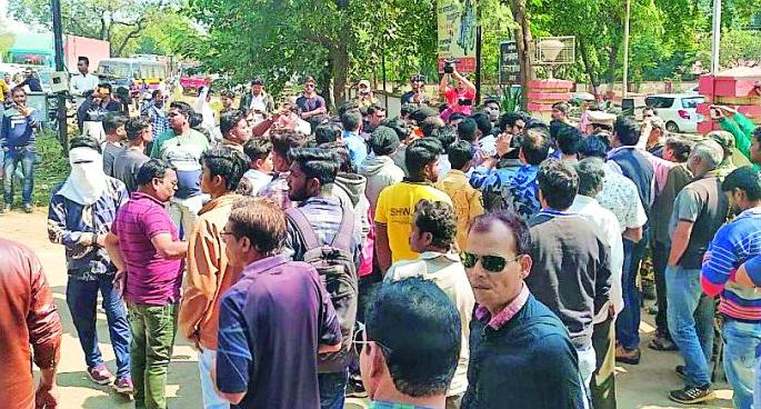 The body with the body hit the district office | मृतदेहासह जिल्हा कचेरीवर धडक