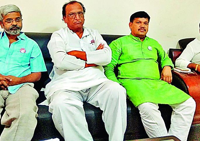 Four years there is no decision of farmer's interest | चार वर्षात शेतकरी हिताचा एकही निर्णय नाही Four years there is no decision of farmer's interest | चार वर्षात शेतकरी हिताचा एकही निर्णय नाही