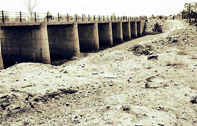 Nerala gets irrigation water from eight villages | नेरला उपसा सिंचनाचे पाणी आठ गावांना मिळेना Nerala gets irrigation water from eight villages | नेरला उपसा सिंचनाचे पाणी आठ गावांना मिळेना