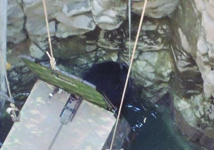 Forest department gives life to a bear that falls into a well! | विहिरीत पडलेल्या अस्वलास वन विभागाने दिले जीवदान! Forest department gives life to a bear that falls into a well! | विहिरीत पडलेल्या अस्वलास वन विभागाने दिले जीवदान!