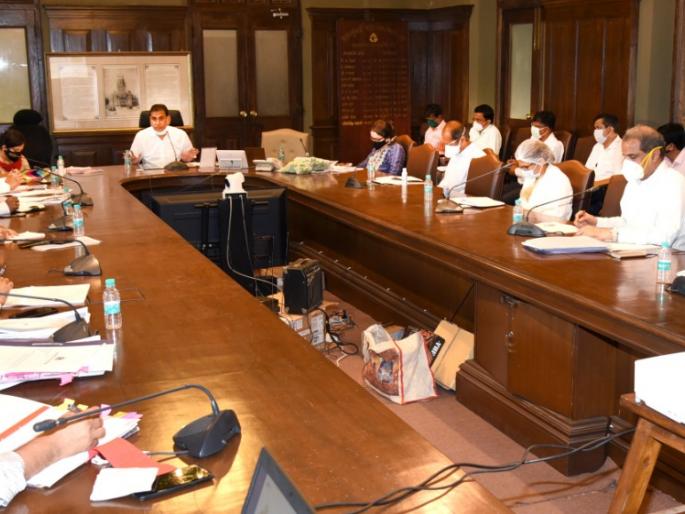 Two each at 100 covid centers; Plan 200 ambulances like this | १०० कोविड केंद्रावर प्रत्येकी दोन; याप्रमाणे २०० रुग्णवाहिकांचे नियोजन करा