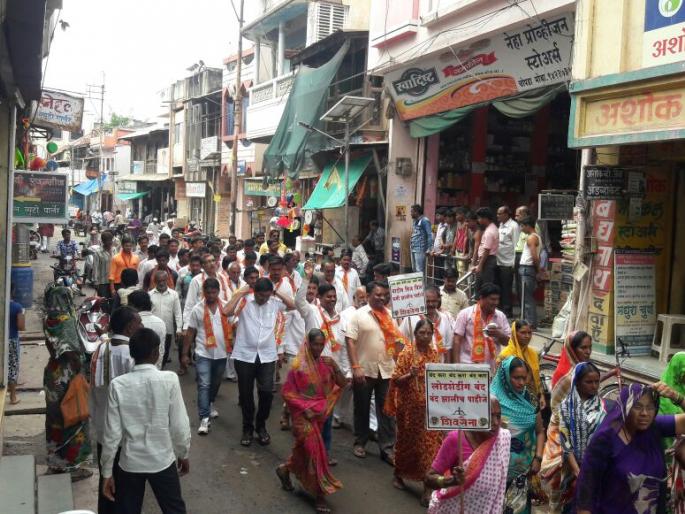 Shiv Sena's Chopped Front Against Increasing Boundary and Increasing Bills | वाढते भारनियमन व वाढीव बिलाविरोधात शिवसेनेतर्फे चोपडय़ात मोर्चा Shiv Sena's Chopped Front Against Increasing Boundary and Increasing Bills | वाढते भारनियमन व वाढीव बिलाविरोधात शिवसेनेतर्फे चोपडय़ात मोर्चा