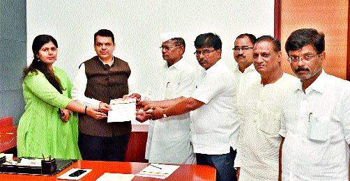 Chief Minister's assurance to solve the teacher's problems | शिक्षकांचे प्रश्न सोडविण्याचे मुख्यमंत्र्यांचे आश्वासन