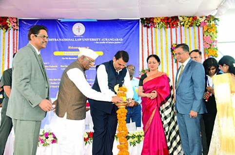 Infrastructure in two years at Vidhi Vidyapeeth - Devendra Fadnavis | विधी विद्यापीठात २ वर्षांत पायाभूत सुविधा -देवेंद्र फडणवीस  Infrastructure in two years at Vidhi Vidyapeeth - Devendra Fadnavis | विधी विद्यापीठात २ वर्षांत पायाभूत सुविधा -देवेंद्र फडणवीस
