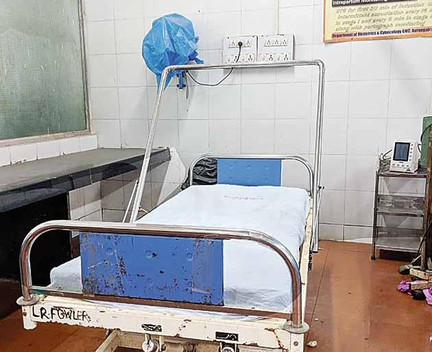 A half-a-bhakhing berthing bed was built at Rs 3700 | दीड लाखाचा बर्थिंग बेड बनवला ३७०० रुपयांत A half-a-bhakhing berthing bed was built at Rs 3700 | दीड लाखाचा बर्थिंग बेड बनवला ३७०० रुपयांत