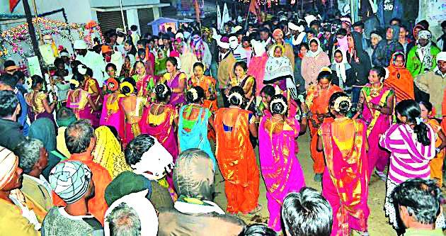 20 thousand devotees experience the celebration and fun ceremony | २० हजार भाविकांनी अनुभवला लोकसहभाग व आनंदाचा सोहळा 20 thousand devotees experience the celebration and fun ceremony | २० हजार भाविकांनी अनुभवला लोकसहभाग व आनंदाचा सोहळा