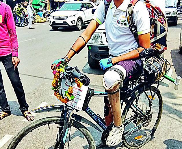 Divyaag Pradipkumar's ten thousand km cycling journey | दिव्यांग प्रदीपकुमारचा दहा हजार किमीचा सायकल प्रवास Divyaag Pradipkumar's ten thousand km cycling journey | दिव्यांग प्रदीपकुमारचा दहा हजार किमीचा सायकल प्रवास