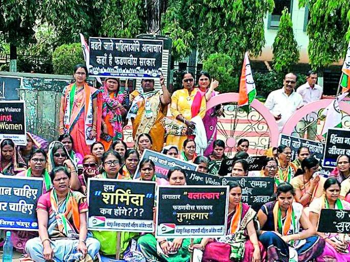 Mute movement of NCP Women's Congress | राष्ट्रवादी महिला काँग्रेसचे मूक आंदोलन Mute movement of NCP Women's Congress | राष्ट्रवादी महिला काँग्रेसचे मूक आंदोलन