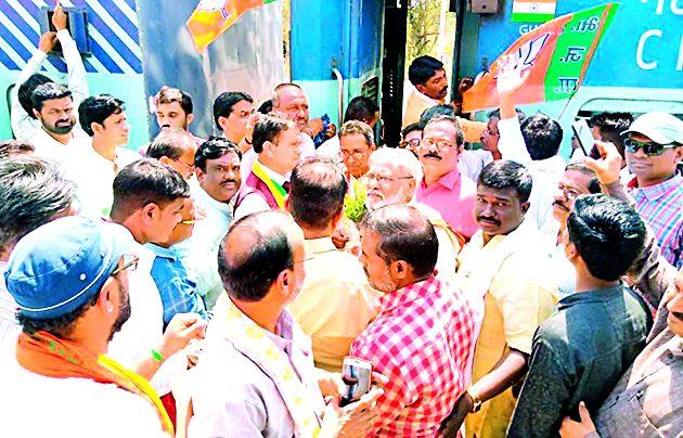 Pune-Kazipet Railway get the wait | पुणे-काजीपेठ रेल्वेला मिळाला थांबा Pune-Kazipet Railway get the wait | पुणे-काजीपेठ रेल्वेला मिळाला थांबा