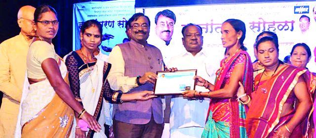 Establish the ideal of Chandrapur district in the state | राज्यात चंद्रपूर जिल्ह्याचा आदर्श प्रस्थापित करा Establish the ideal of Chandrapur district in the state | राज्यात चंद्रपूर जिल्ह्याचा आदर्श प्रस्थापित करा