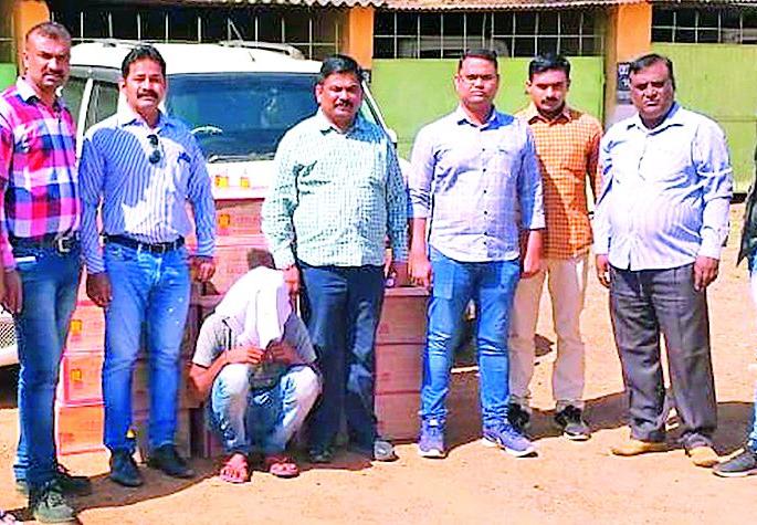 The seizure of two and a half million rupees was seized | साडेदहा लाखांचा मुद्देमाल जप्त