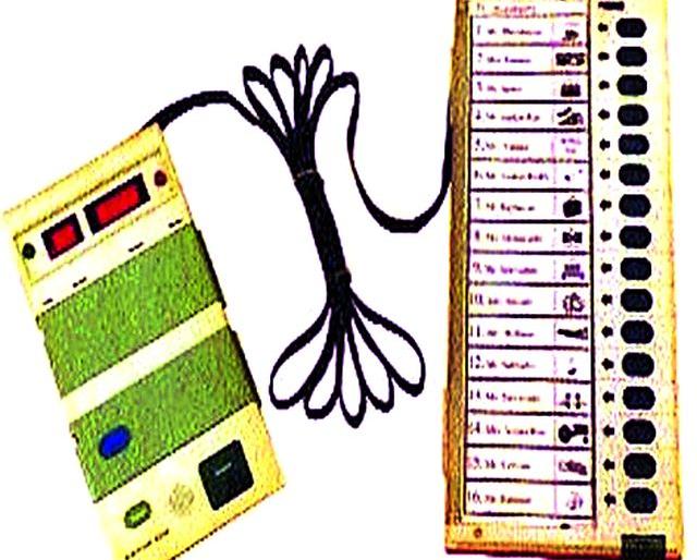 Three-letter names for the post of City President | नगराध्यक्षपदासाठी तीन अक्षरी नावांवर बाजी Three-letter names for the post of City President | नगराध्यक्षपदासाठी तीन अक्षरी नावांवर बाजी