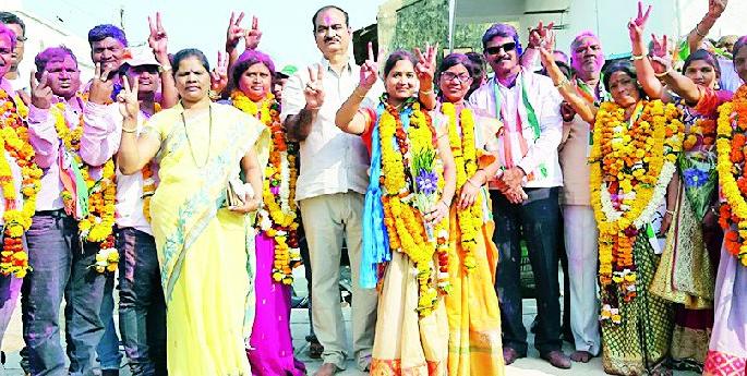 Lead won; The BJP lost, the Sena drafted | आघाडी जिंकली; भाजप हरली, सेनेची मुसंडी Lead won; The BJP lost, the Sena drafted | आघाडी जिंकली; भाजप हरली, सेनेची मुसंडी