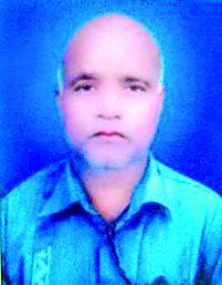 The injured ambulance escaped | जखमी करून रुग्णवाहिका पळाली The injured ambulance escaped | जखमी करून रुग्णवाहिका पळाली