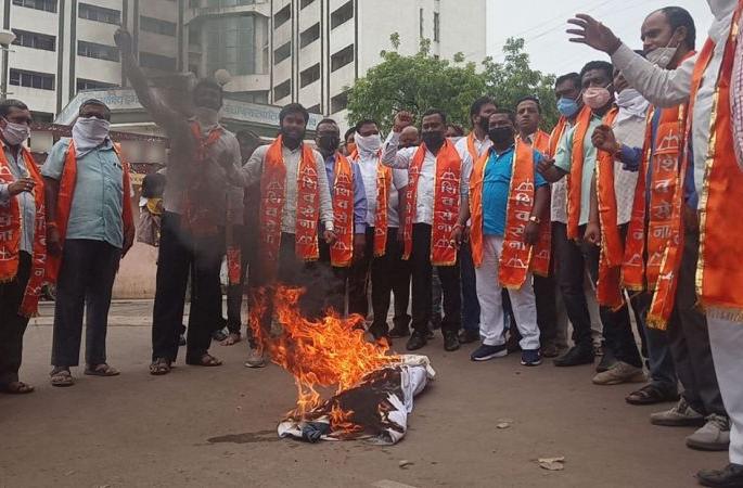 Protest against the BJP government in Karnataka by various organizations | कर्नाटकमधील भाजप सरकारचा विविध संघटनांतर्फे निषेध Protest against the BJP government in Karnataka by various organizations | कर्नाटकमधील भाजप सरकारचा विविध संघटनांतर्फे निषेध