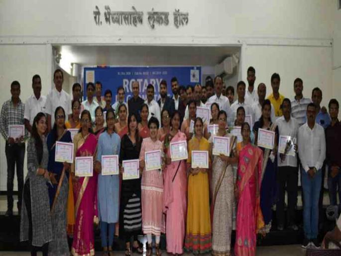 Nation Builder Award for 3 teachers | ३५ शिक्षकांना नेशन बिल्डर पुरस्कार Nation Builder Award for 3 teachers | ३५ शिक्षकांना नेशन बिल्डर पुरस्कार