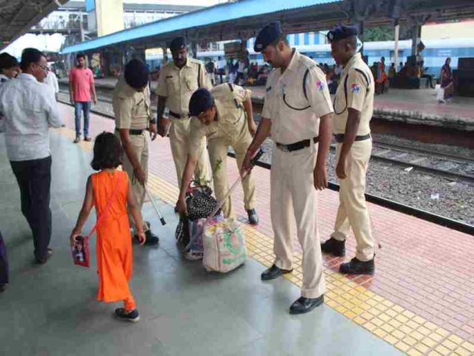 Jalgaonkar's vision of solidarity | जळगावकर नागरिकांनी घडविले एकोप्याचे दर्शन Jalgaonkar's vision of solidarity | जळगावकर नागरिकांनी घडविले एकोप्याचे दर्शन