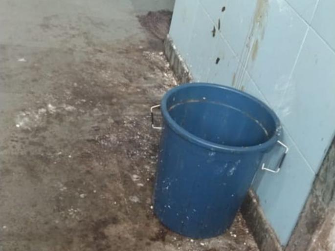 Thirteen of the cleaners in the quarantine center | क्वारंटाईन सेंटरमध्ये स्वच्छतेचे तीनतेरा