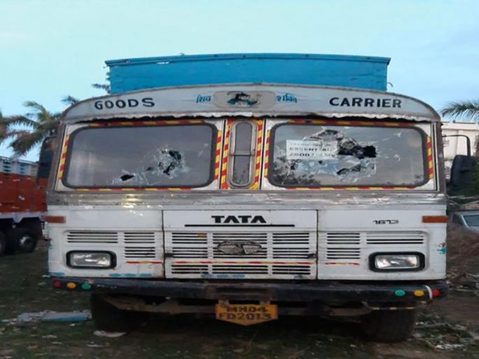 Two-wheeler killed in Bhardhaw truck collision | भरधाव ट्रकच्या धडकेत दुचाकीस्वार ठार Two-wheeler killed in Bhardhaw truck collision | भरधाव ट्रकच्या धडकेत दुचाकीस्वार ठार