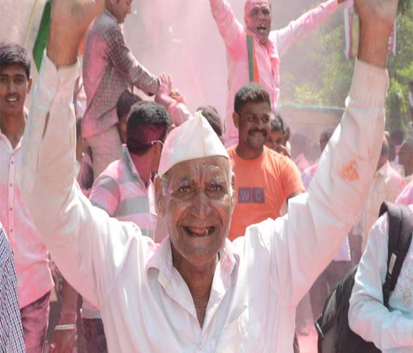 A lotus also flourished in the village panchayat | ग्रामपंचायतीतही फुलले कमळ !