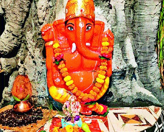 Sixteen-year-old traditions last | सोळा वर्षांची परंपरा कायम Sixteen-year-old traditions last | सोळा वर्षांची परंपरा कायम