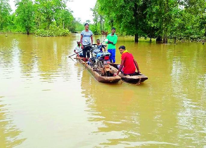 Difficult to find a bridge | ठेंगण्या पुलाने वाट अवघड Difficult to find a bridge | ठेंगण्या पुलाने वाट अवघड