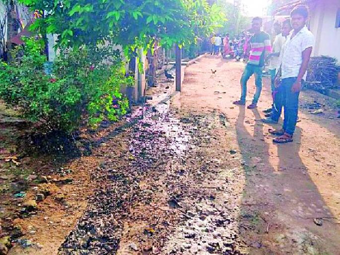 Neglected mud sludge for four years | चार वर्षांपासून गाळ उपशाकडे दुर्लक्ष Neglected mud sludge for four years | चार वर्षांपासून गाळ उपशाकडे दुर्लक्ष