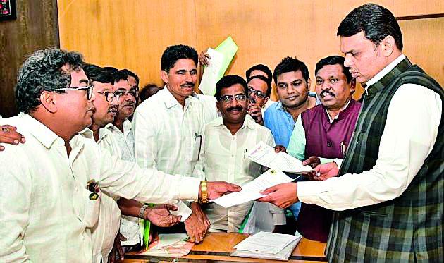 Decide to produce Ghat taluka | घोट तालुका निर्मितीचा निर्णय घ्या Decide to produce Ghat taluka | घोट तालुका निर्मितीचा निर्णय घ्या