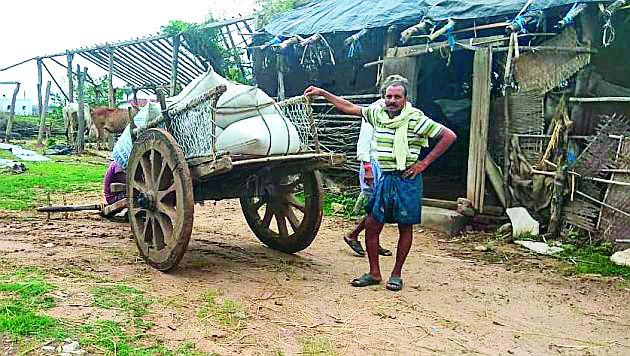 Problems with a Power Plot Anecdote | वीज लपंडावाची समस्या ऐरणीवर Problems with a Power Plot Anecdote | वीज लपंडावाची समस्या ऐरणीवर