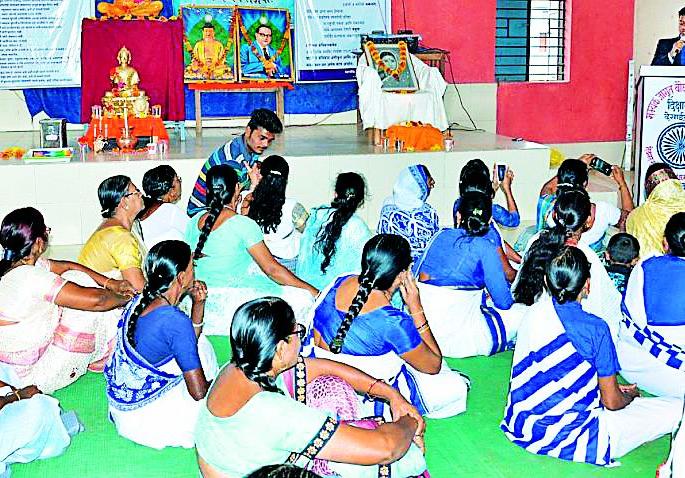 Inspire mother and mother to get inspiration | माता रमार्इंच्या त्यागातून प्रेरणा घ्या Inspire mother and mother to get inspiration | माता रमार्इंच्या त्यागातून प्रेरणा घ्या