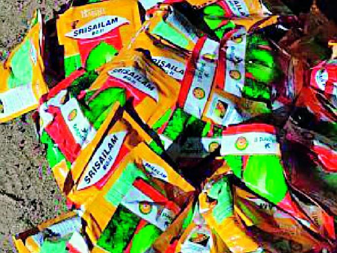 Big black market selling cotton seeds | कापूस बियाणे विक्रीत मोठा काळाबाजार