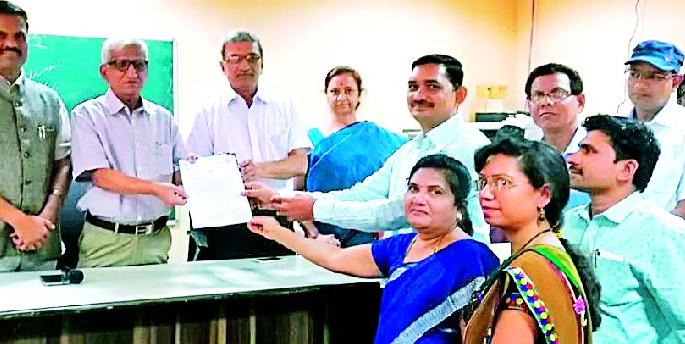 Solve problems of students and teachers | विद्यार्थी व शिक्षकांच्या समस्या सोडवा