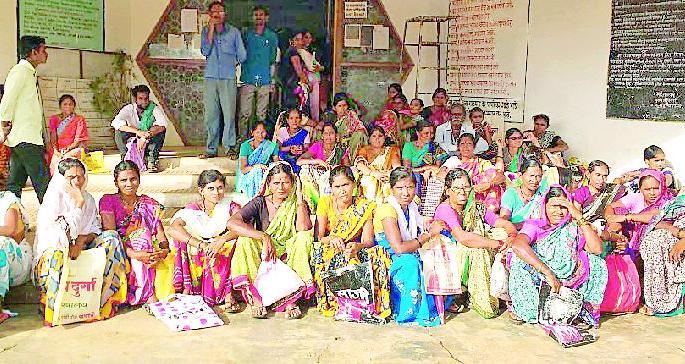 Crowd of workers for honor | सन्मानासाठी कामगारांची गर्दी