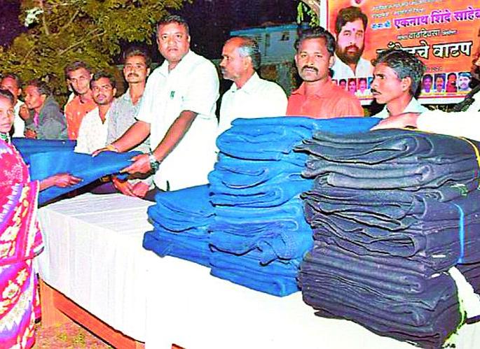 Allot blackout to 200 people | २०० जणांना ब्लॅकेट वाटप Allot blackout to 200 people | २०० जणांना ब्लॅकेट वाटप