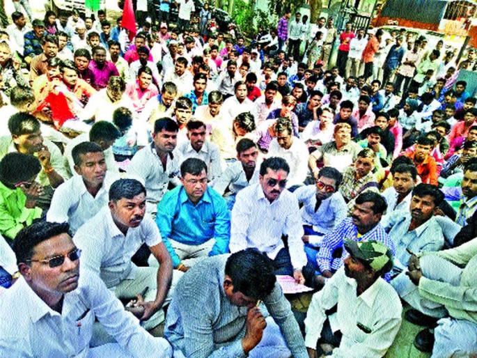 Viraat Front united by Ghoti tribals: The request was given to various Tehsildars | घोटीत आदिवासींचा विराट मोर्चा एकजूट : तहसीलदारांना विविध मागण्यांचे दिले निवेदन Viraat Front united by Ghoti tribals: The request was given to various Tehsildars | घोटीत आदिवासींचा विराट मोर्चा एकजूट : तहसीलदारांना विविध मागण्यांचे दिले निवेदन