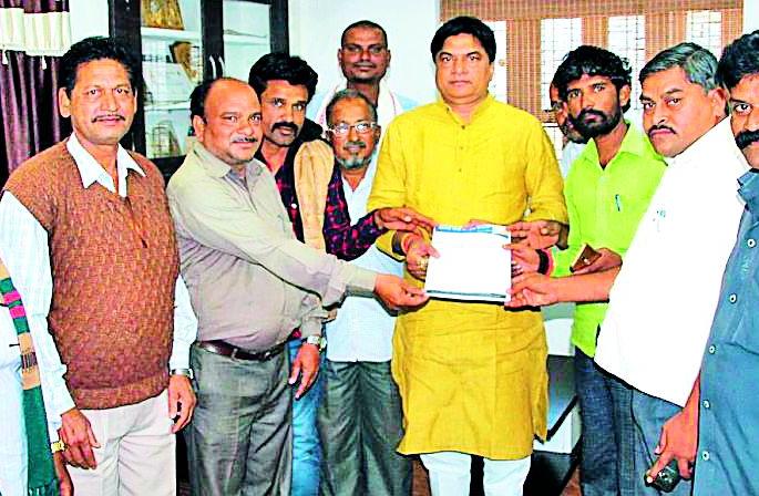 Take the tenure of the non-communal committee to 5 years | तंटामुक्त समितीचा कार्यकाळ ५ वर्षांचा करा Take the tenure of the non-communal committee to 5 years | तंटामुक्त समितीचा कार्यकाळ ५ वर्षांचा करा