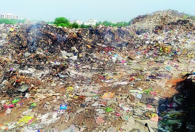 The suffocating breath of the people of Ganeshnagar | गणेशनगरवासीयांचा गुदमरतोय श्वास The suffocating breath of the people of Ganeshnagar | गणेशनगरवासीयांचा गुदमरतोय श्वास