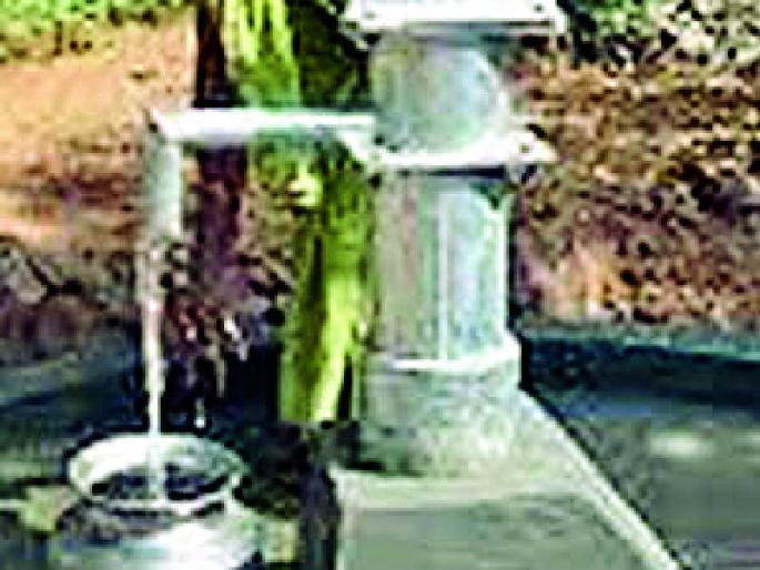 Decrease in water level due to the fountain wells | विंधन विहिरींमुळे पाण्याच्या पातळीत घट Decrease in water level due to the fountain wells | विंधन विहिरींमुळे पाण्याच्या पातळीत घट