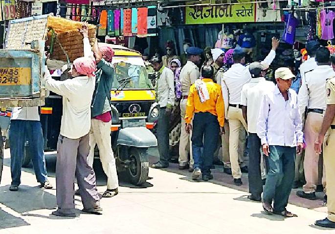 'Blow of blow' to encroachment holders | अतिक्रमणधारकांना दिला ‘जोर का झटका’