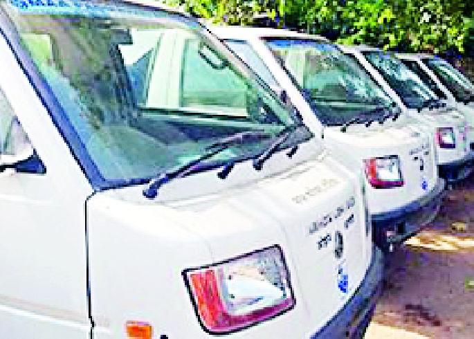 The auto tipper removal took place | ऑटो टिप्पर काढण्याचा मुर्हूत निघाला The auto tipper removal took place | ऑटो टिप्पर काढण्याचा मुर्हूत निघाला