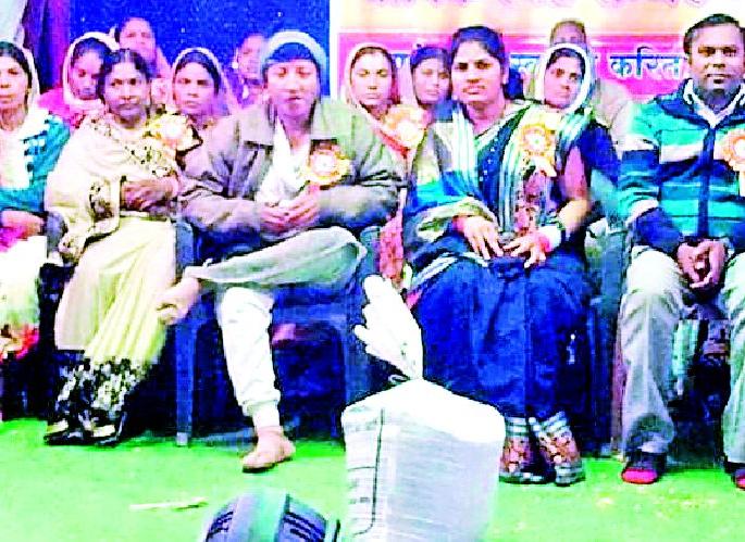 Girls should be self-reliant to protect themselves | मुलींनी स्वत:च्या रक्षणासाठी आत्मनिर्भर व्हावे Girls should be self-reliant to protect themselves | मुलींनी स्वत:च्या रक्षणासाठी आत्मनिर्भर व्हावे