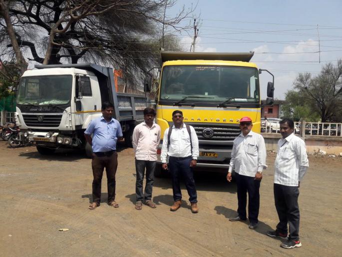 Illegal sand transport; Caught three tips | अवैध वाळू वाहतूक; तीन टिप्पर पकडले Illegal sand transport; Caught three tips | अवैध वाळू वाहतूक; तीन टिप्पर पकडले