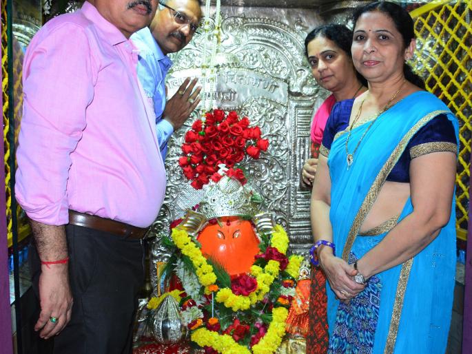 Crowds for Shri Vighnaharta Chintamani Ganapati's Darshan | श्री विघ्नहर्ता चिंतामणी गणपतीच्या दर्शनासाठी गर्दी  Crowds for Shri Vighnaharta Chintamani Ganapati's Darshan | श्री विघ्नहर्ता चिंतामणी गणपतीच्या दर्शनासाठी गर्दी