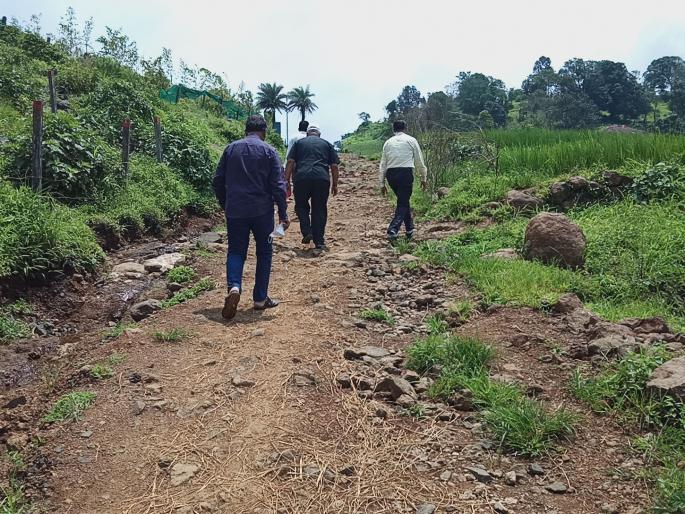 Pipeline of group development officers to watch the school on TV | टीव्हीवरची शाळा पाहण्यासाठी गटविकास अधिकाऱ्यांची पायपीट Pipeline of group development officers to watch the school on TV | टीव्हीवरची शाळा पाहण्यासाठी गटविकास अधिकाऱ्यांची पायपीट