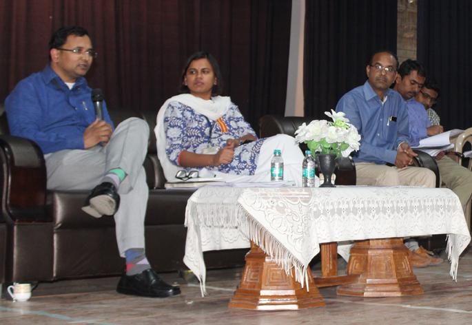 Be sensitive in famine - Ravindra Binawade | दुष्काळात संवेदनशील राहावे -रवींद्र बिनवडे Be sensitive in famine - Ravindra Binawade | दुष्काळात संवेदनशील राहावे -रवींद्र बिनवडे